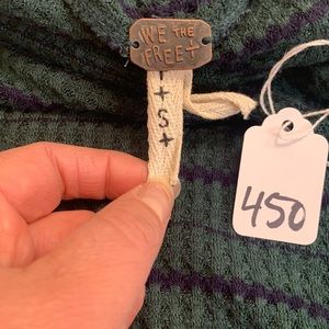 WE THE FREE SIZE M TURTLE NECK TOP